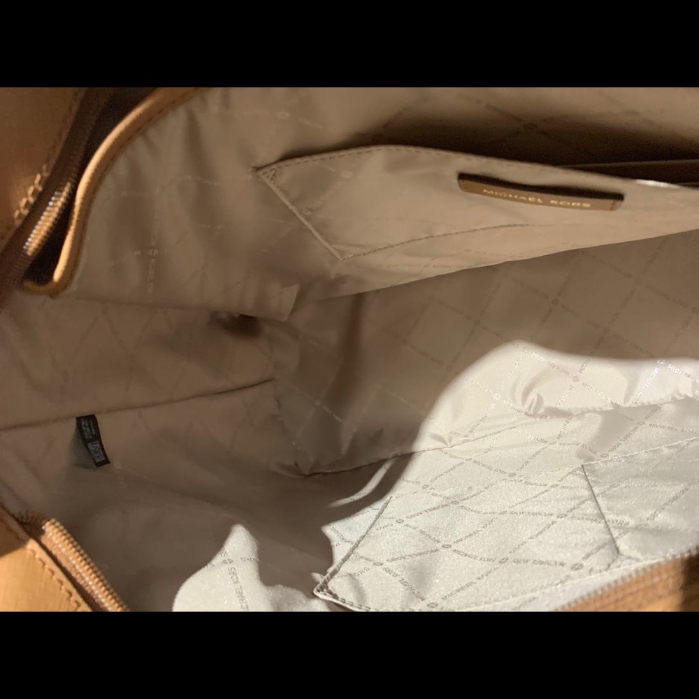 Gaby’sBags👜💕- NWT Michael Kors Large Tote - Picture 7 of 8
